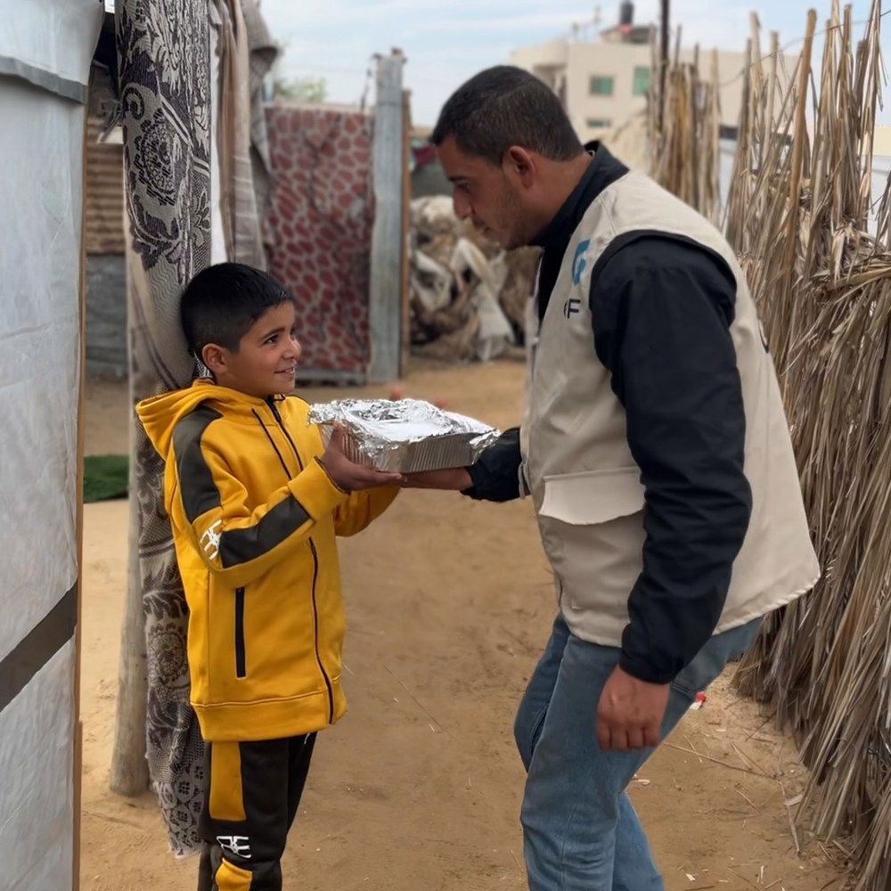 Hot meal distribution in Gaza January 2025