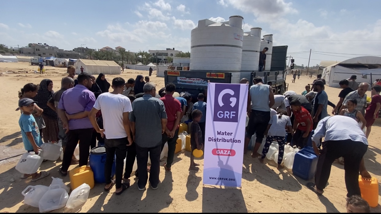Distributing water in Gaza